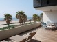 La terrasse
30 m2 face  la mer, ensoleille ou ombrage en fonction de la journe, un vrai avre de paix